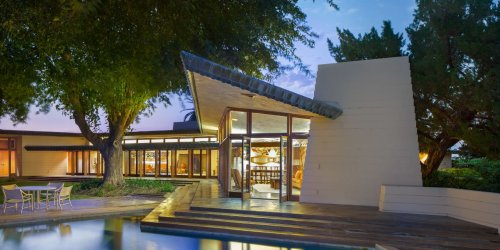A Frank Lloyd Wright Design Makes for an Unconventional Farmhouse