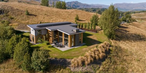 Glass House in New Zealand Soaks in ‘Lord of the Rings’ Scenery