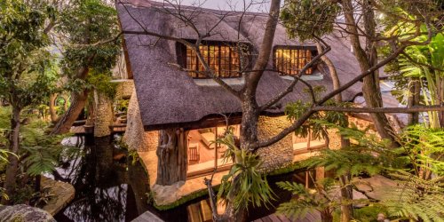 Thatched-Roofed Megamansion Sounds Like an Oxymoron—but There’s One in South Africa