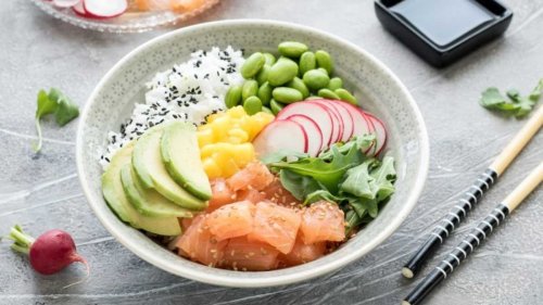 Poke bowl au saumon : toutes les astuces pour préparer un Poke Bowl !