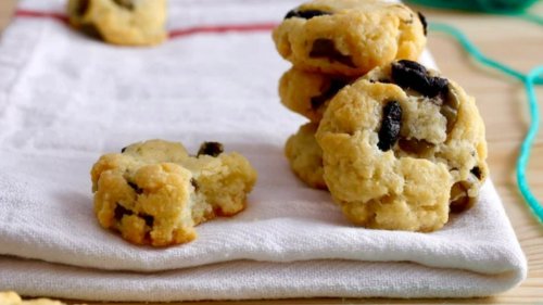 Biscuits salés aux olives et au fromage :  une recette facile et savoureuse
