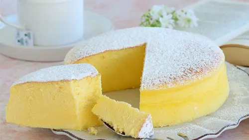 Cheesecake japonais extra léger, moelleux, très aéré et légèrement parfumé au citron