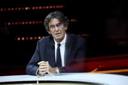 "Poutine, c'est pas Hitler (...) mais les Ukrainiens, eux, étaient bien partis !" : Luc Ferry, une décennie d'outrances à la TV