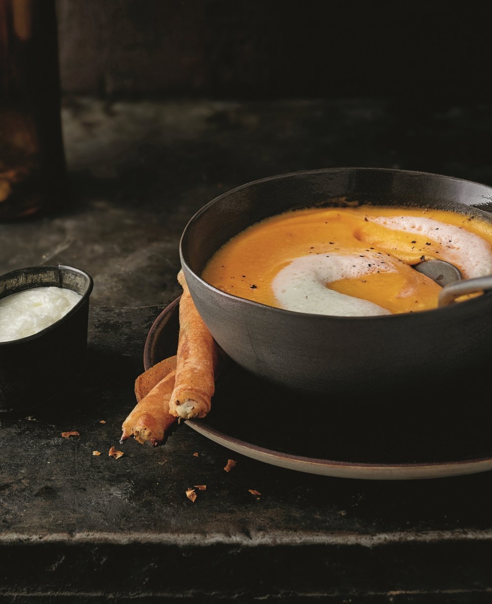 Crème de panais et carotte, émulsion suisse et cigare au chèvre