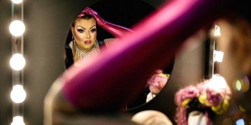 Le maquillage drag queen, un art pour surjouer les codes de la féminité