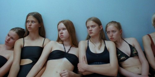 "Toxic", un premier film à ne pas manquer sur les standards de beauté qui bouleversent l’adolescence