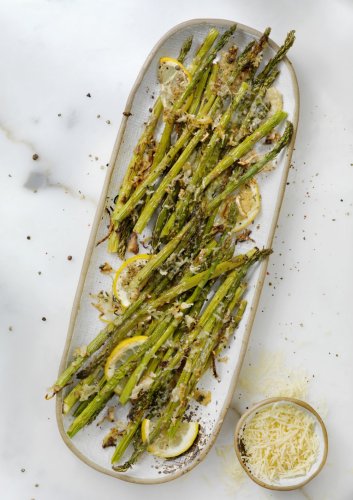 Asperges, citron, parmesan : l’entrée la plus facile (et la plus stylée) du printemps
