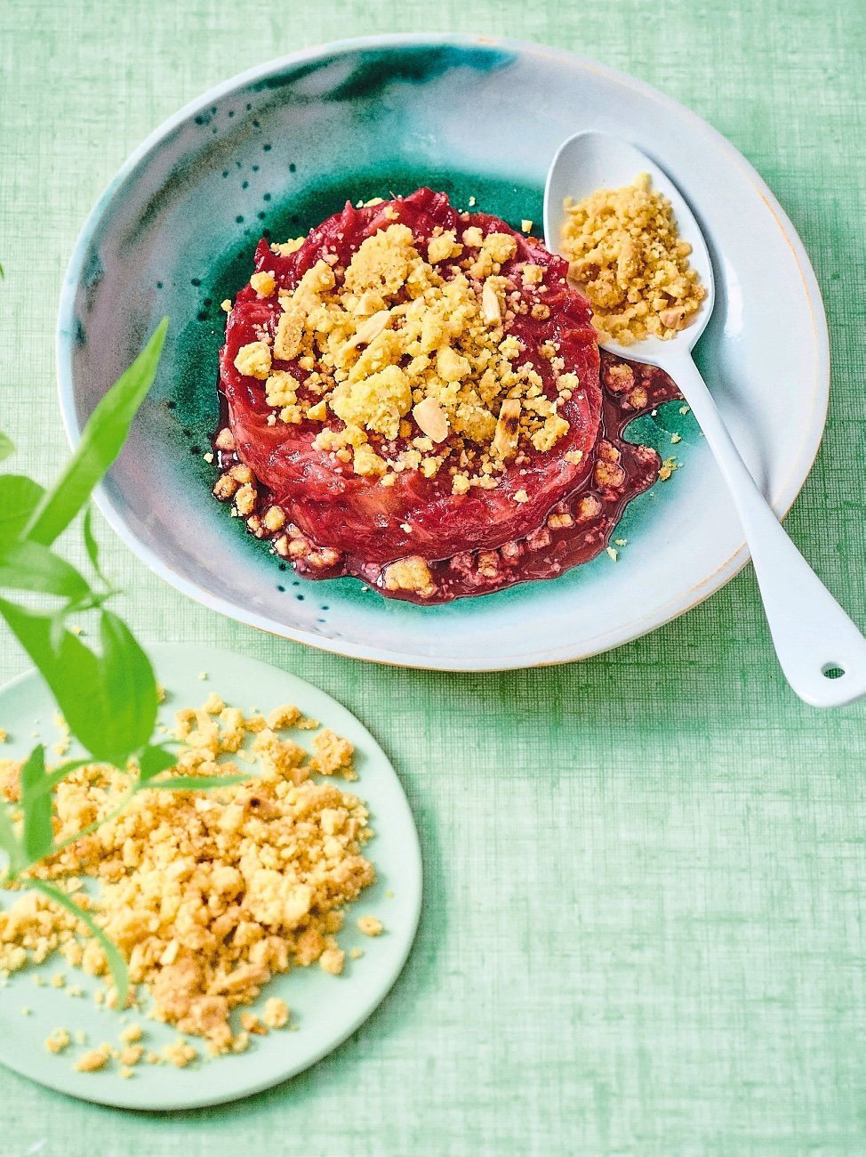 Crumble à la rhubarbe confite