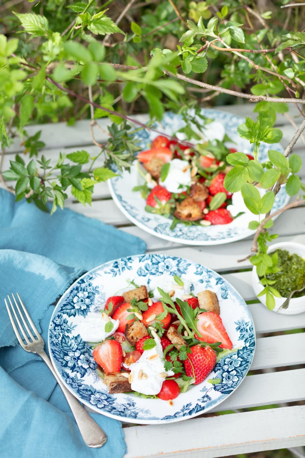 Salade de fraises et tomates cerises, pesto à la menthe