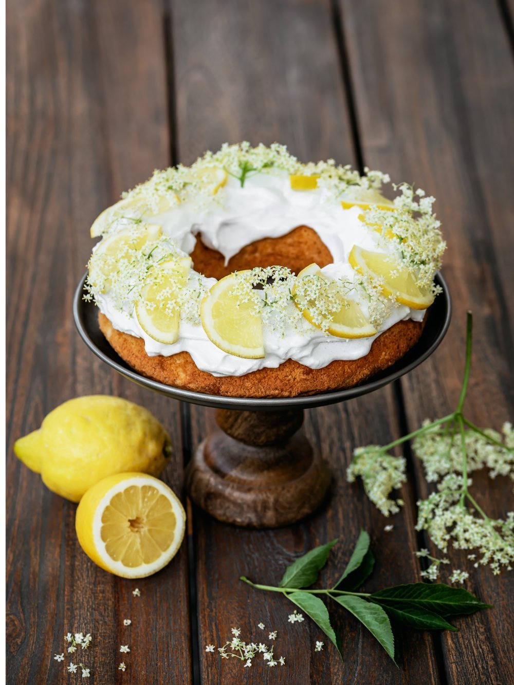 Gâteau au citron et fleurs de sureau