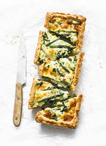 Quiche au saumon fumé, asperges et ricotta