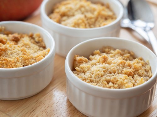 Prêts en 12 minutes au Air Fryer, ces mini crumbles pomme-cannelle allient croustillant et fondant à la perfection