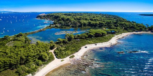 Au large de Cannes, cette petite île est un joyau naturel accessible en 15 minutes de bateau seulement
