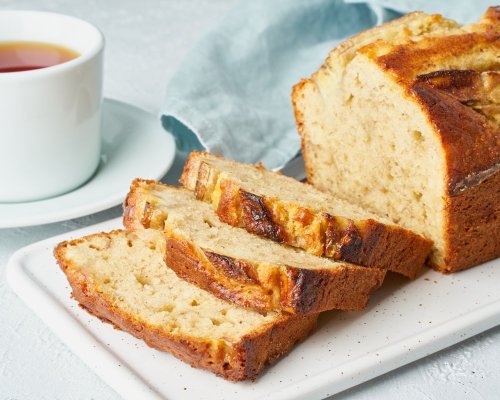 Un cake sans beurre, naturellement sucré et ultra moelleux… La recette parfaite pour un goûter léger !