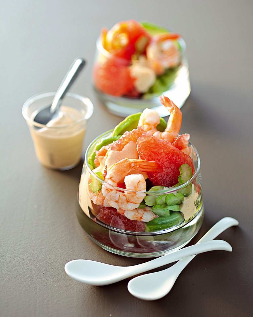 Verrines aux crevettes, avocat et pomélo