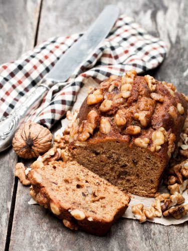 Gâteau épicé à la courgette et aux noix