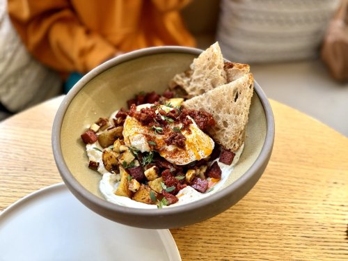 Oeuf poché à la turque (cilbir)