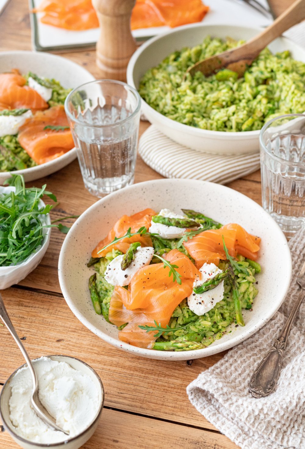Risotto d'orzo au saumon fumé et crème de roquette