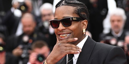 A$AP Rocky renverse la Croisette dans un costume de créateur accessoirisé d'une pluie de bijoux
