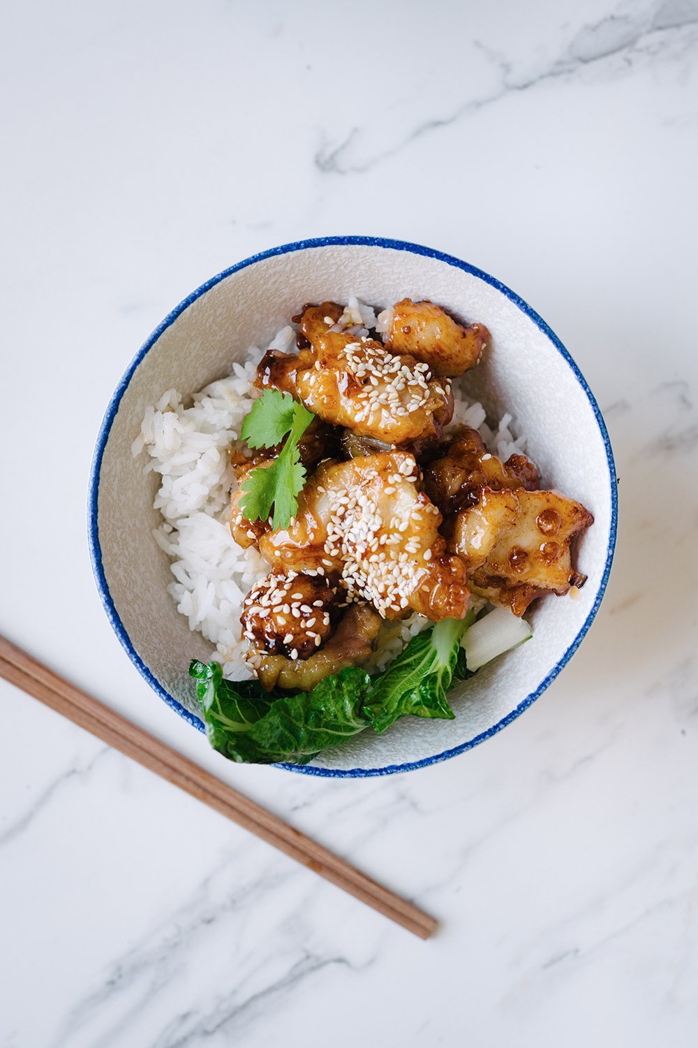 Poulet mariné au gingembre et sésame