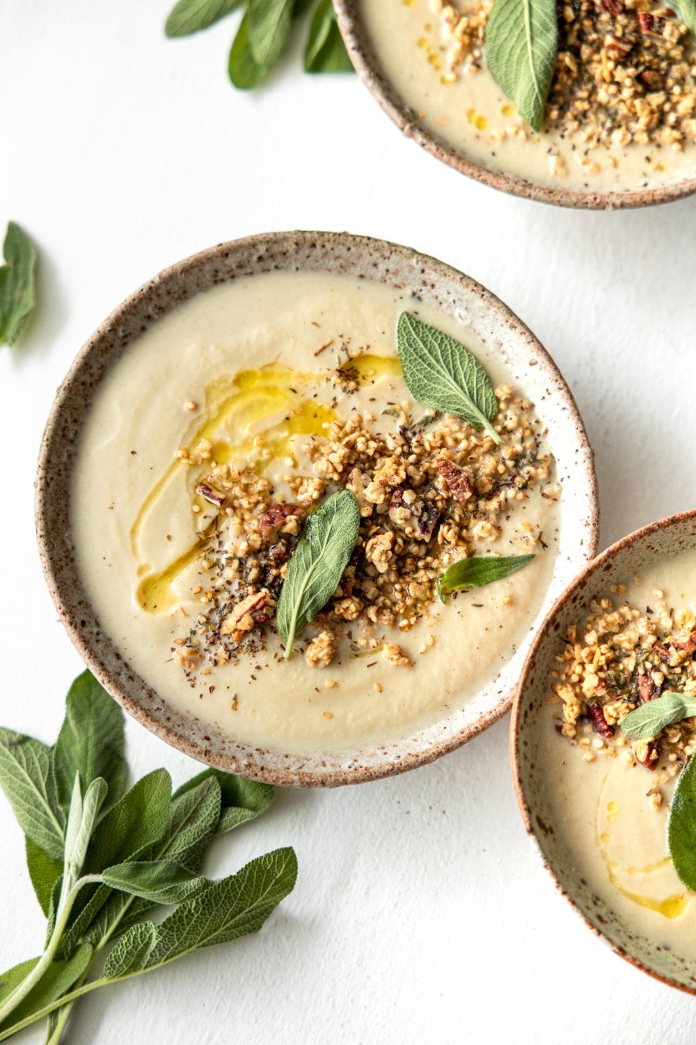 Soupe de topinambours, chou-fleur et noisette