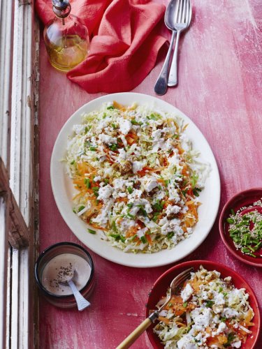 Salade de chou, carottes, feta et noix