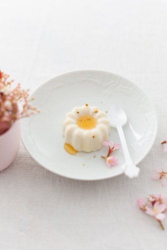 On dirait un dessert de restaurant, mais cette panna cotta au sureau se prépare en 5 minutes