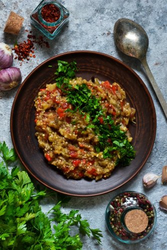 Les pickles d'aubergine, sauce au yaourt de Yotam Ottolenghi