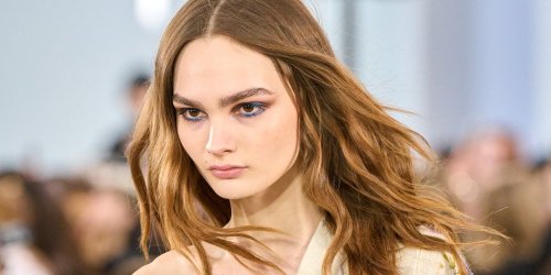 Le spray texturisant, le bon produit pour redonner de l’allure aux cheveux plats
