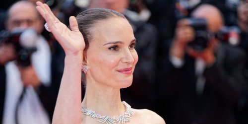 Près de 80 ans après sa création, Natalie Portman ressuscite la mythique robe Mexique de Dior sur le tapis rouge