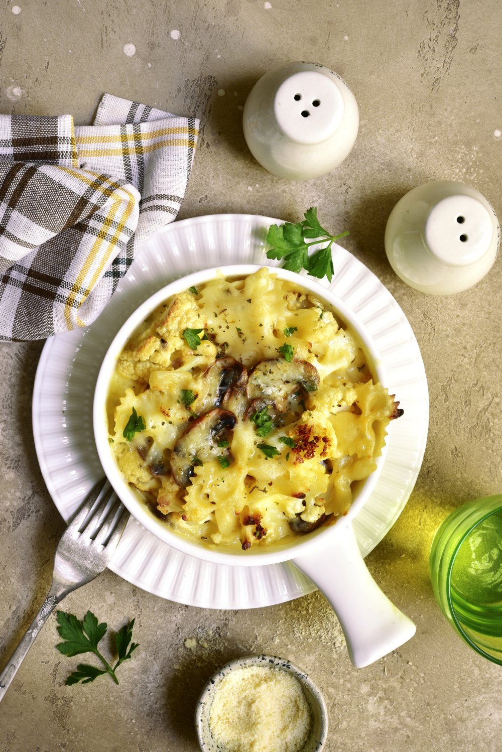 Pâtes aux champignons et chou-fleur gratinées au fromage à raclette