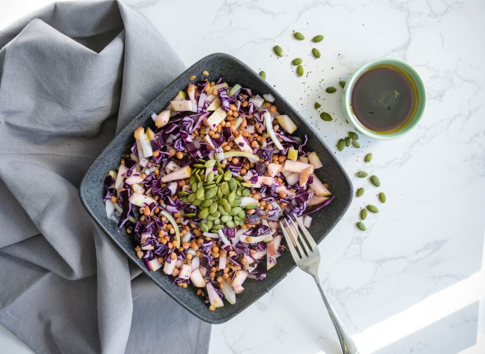 Salade de lentilles, chou rouge et pomme