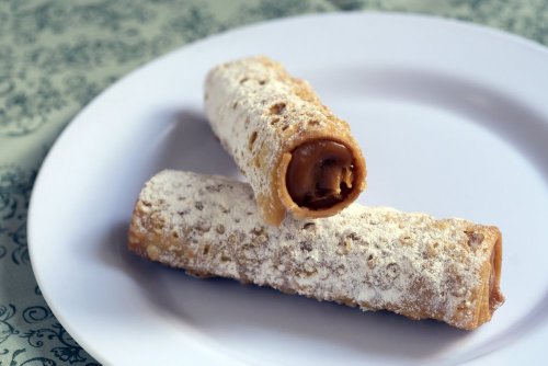 Sans une goutte d’huile, ces cannoli au dulce de leche cuits à l’air fryer sont croustillants à souhait (prêts en 8 minutes !)