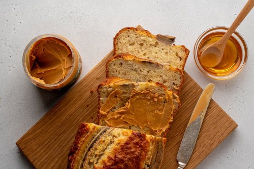 Cake ultra facile au beurre de cacahuète : 3 ingrédients et 5 minutes de préparation !