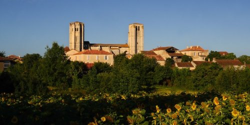 Dans le Gers, ce village connu pour ses rosiers offre une escapade idéale pour le printemps