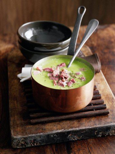 Découvrez notre recette simplissime de soupe aux petits pois et au jambon