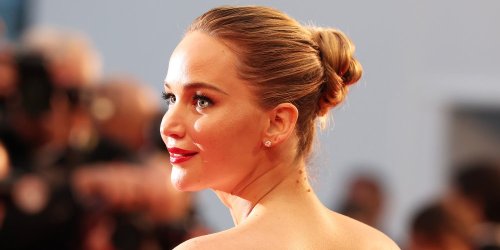 Et soudain, Jennifer Lawrence rafle la palme du meilleur look sur le tapis rouge cannois dans sa robe virginale