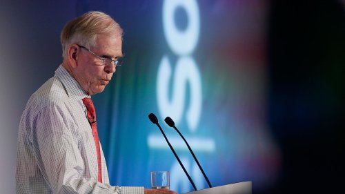 Legendary investor called this stock market a ‘Real McCoy’ bubble, and now Jeremy Grantham’s fund is trailing the S&P 500 by 14 percentage points