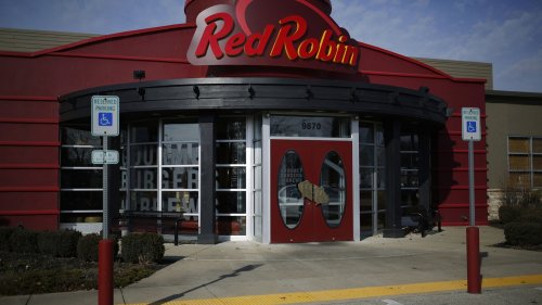 Red Robin Gourmet Burgers cut 55 menu items due to coronavirus and doesn’t plan to bring them back