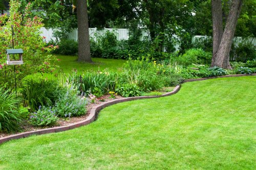 12 Garden Edging Ideas to Keep Your Plantings Neat and Protected