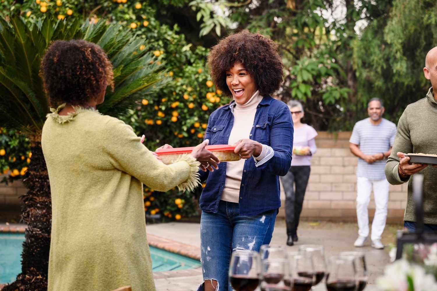 How to Organize a Successful Potluck, According to Chefs and Entertaining Experts