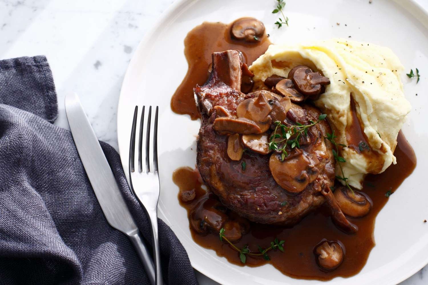The Right Way to Make Gravy From Scratch