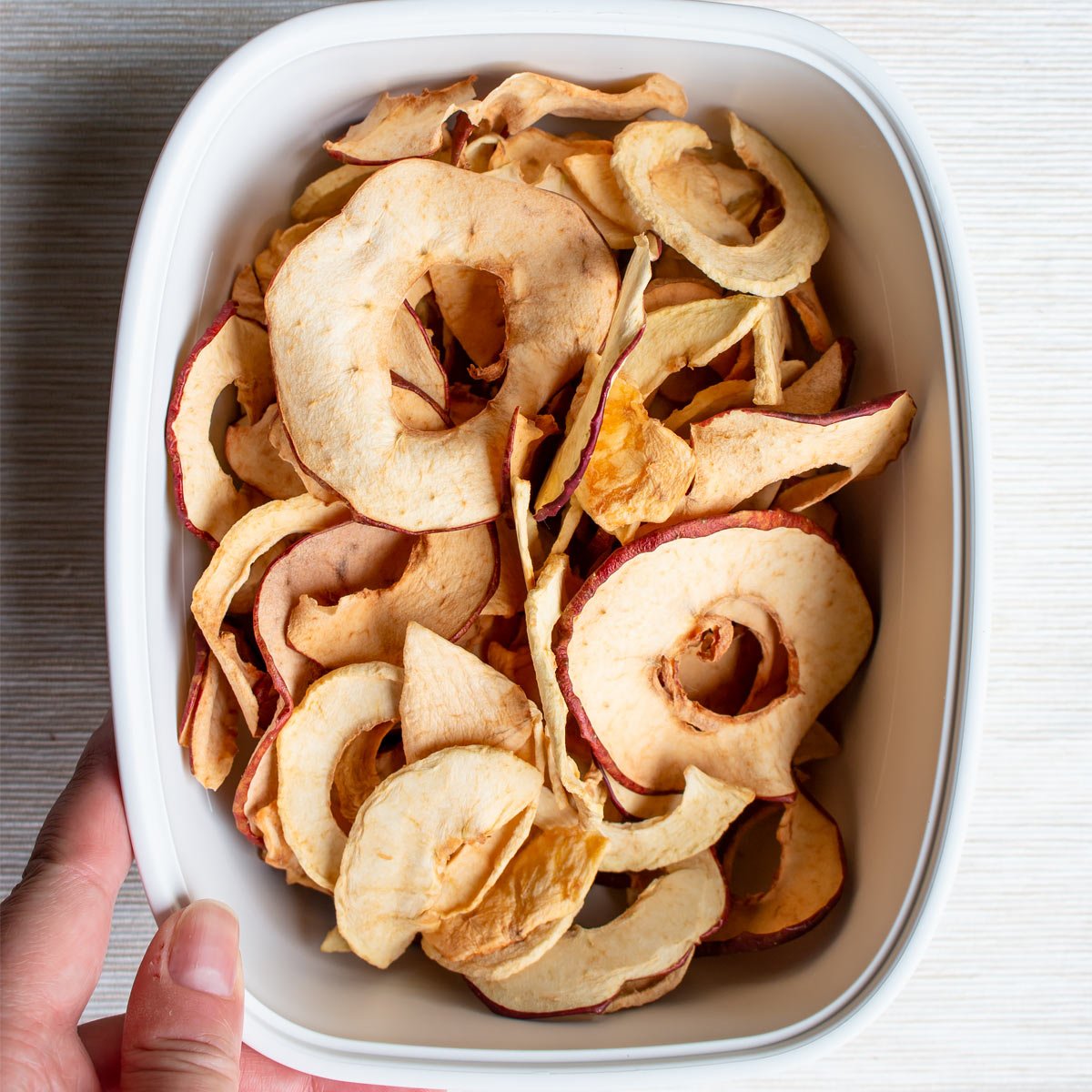 Complete Guide to Dehydrating Apples [+Video] 🍎