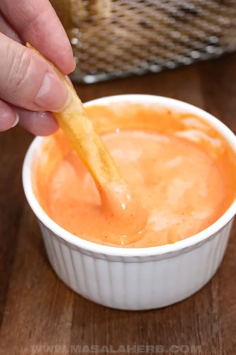 A Spicy Sriracha Mayonnaise to dip in your Fries #Recipe
