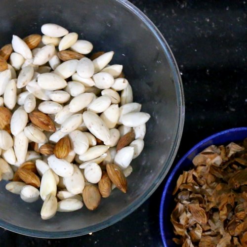 How to Peel Almonds Effortlessly (2 Methods)