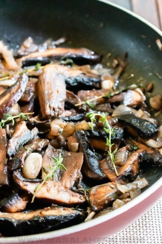 Portobello Mushrooms with Wine and Thyme