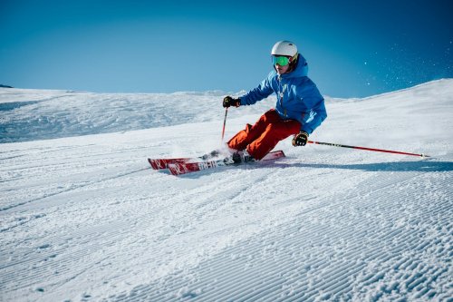 Équipement de ski : ce que tout homme devrait posséder avant de dévaler les pentes