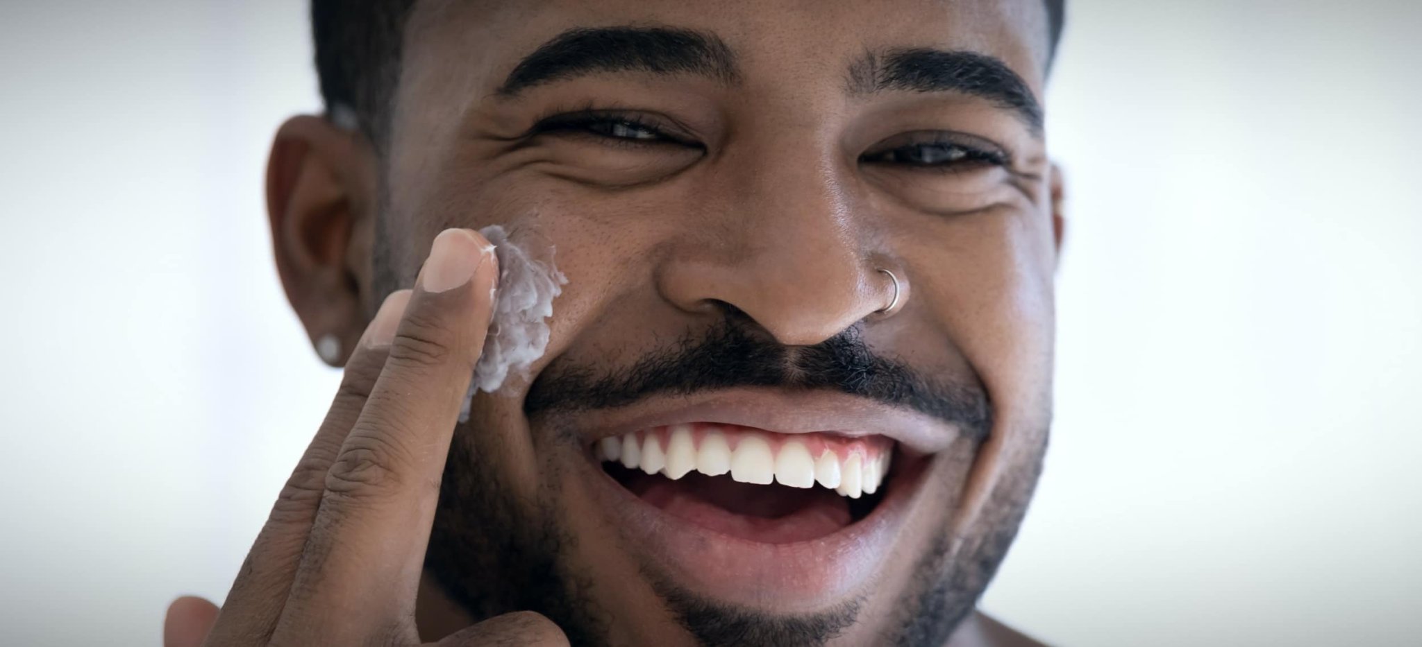 Messieurs, votre peau mérite ce qu’il y a de mieux : optez pour ces cosmétiques bio incontournables