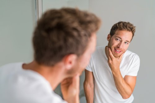 Messieurs, connaissez-vous le zinc ? Le secret d’une peau impeccable que vous ignorez probablement !
