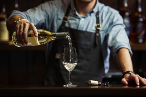 L’été en bouteille : 10 vins blancs à savourer cette saison